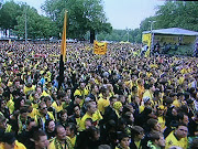 Dortmund celebrates the German Football (Soccer) Champion 2011 (imgp )