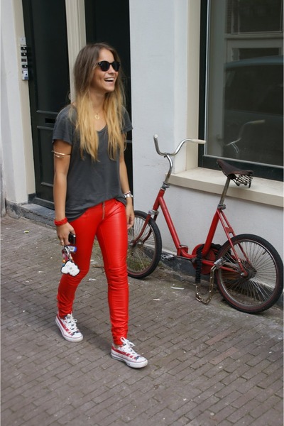 Street Fashion Blogspot  on Fashion Tricks  Street Style  Chic With Sneakers