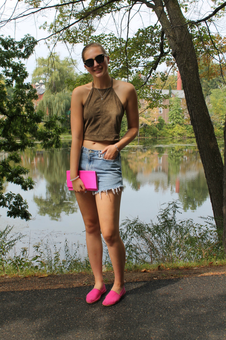 Suede halter crop top, denim shorts and clutch for a cute party ootn