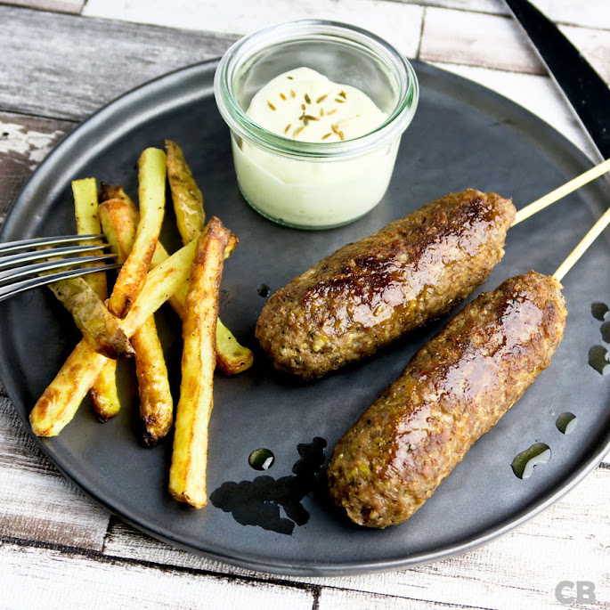 Lekker met orzo: spiesjes van lamsgehakt met venkel