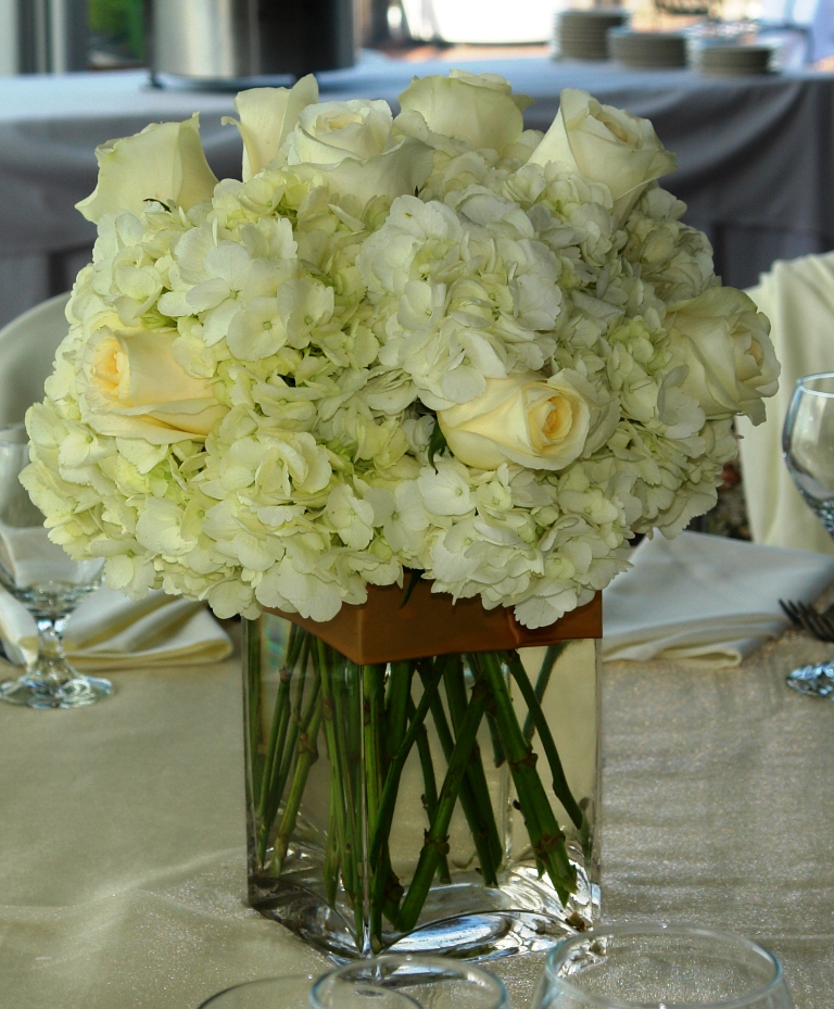 hydrangeas and roses centerpieces. Source