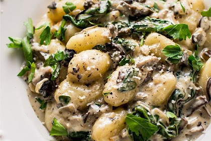 Creamy Mushroom and Spinach Gnocchi