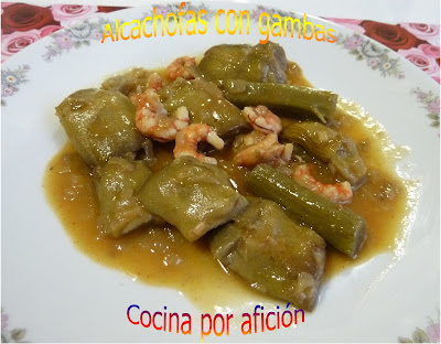 alcachofas con gambas