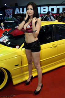 abby poblador bikini pics at 2012 trans sport auto show 04