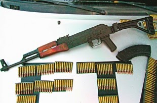 Arma de guerra: Homem é preso em Fortaleza com fuzil AK-47 e munição 