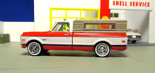 Greenlight Chevrolet C-10 maui fest Pickup Truck