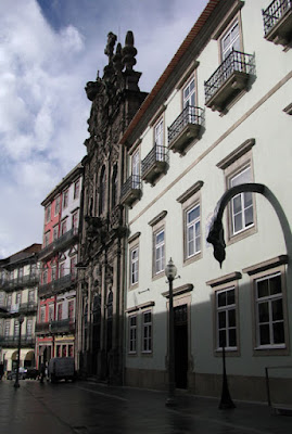 fachadas do museu e da igreja da Misericórdia do Porto