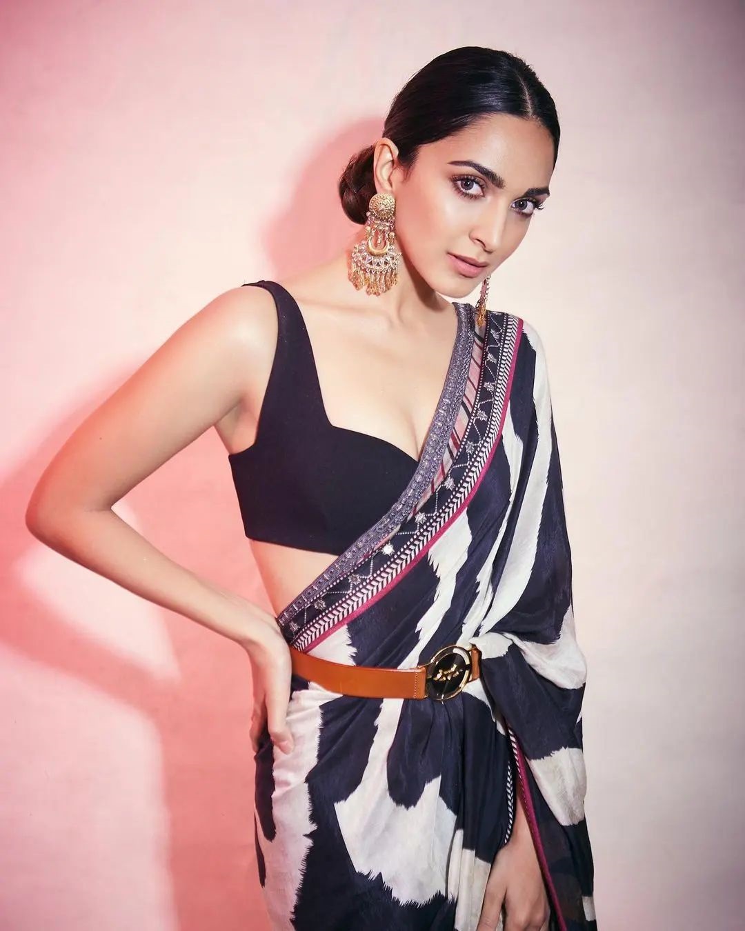 Kiara Advani Shines in a Beautiful Saree in the Latest Photo Clicks -  Boxofficeindia, Box Office India, Box Office Collection, Bollywood Box  Office, Bollywood Box Office