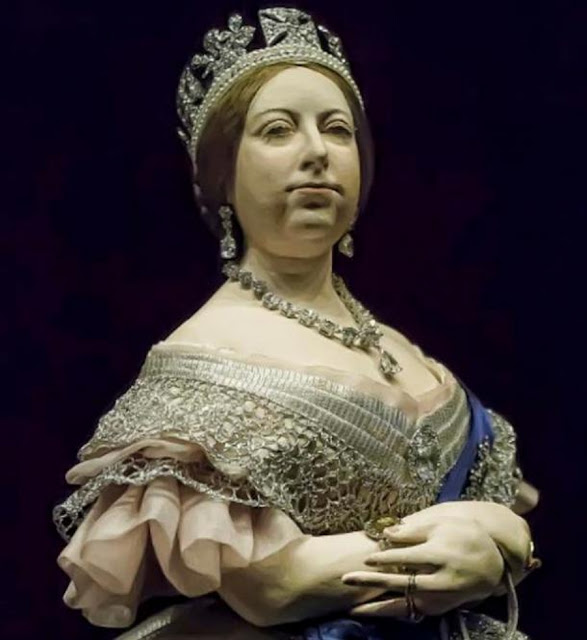 Деталь портретной скульптуры английской королевы Виктории