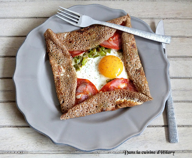 Galette de sarrasin au chorizo, poivron, oeuf et emmental