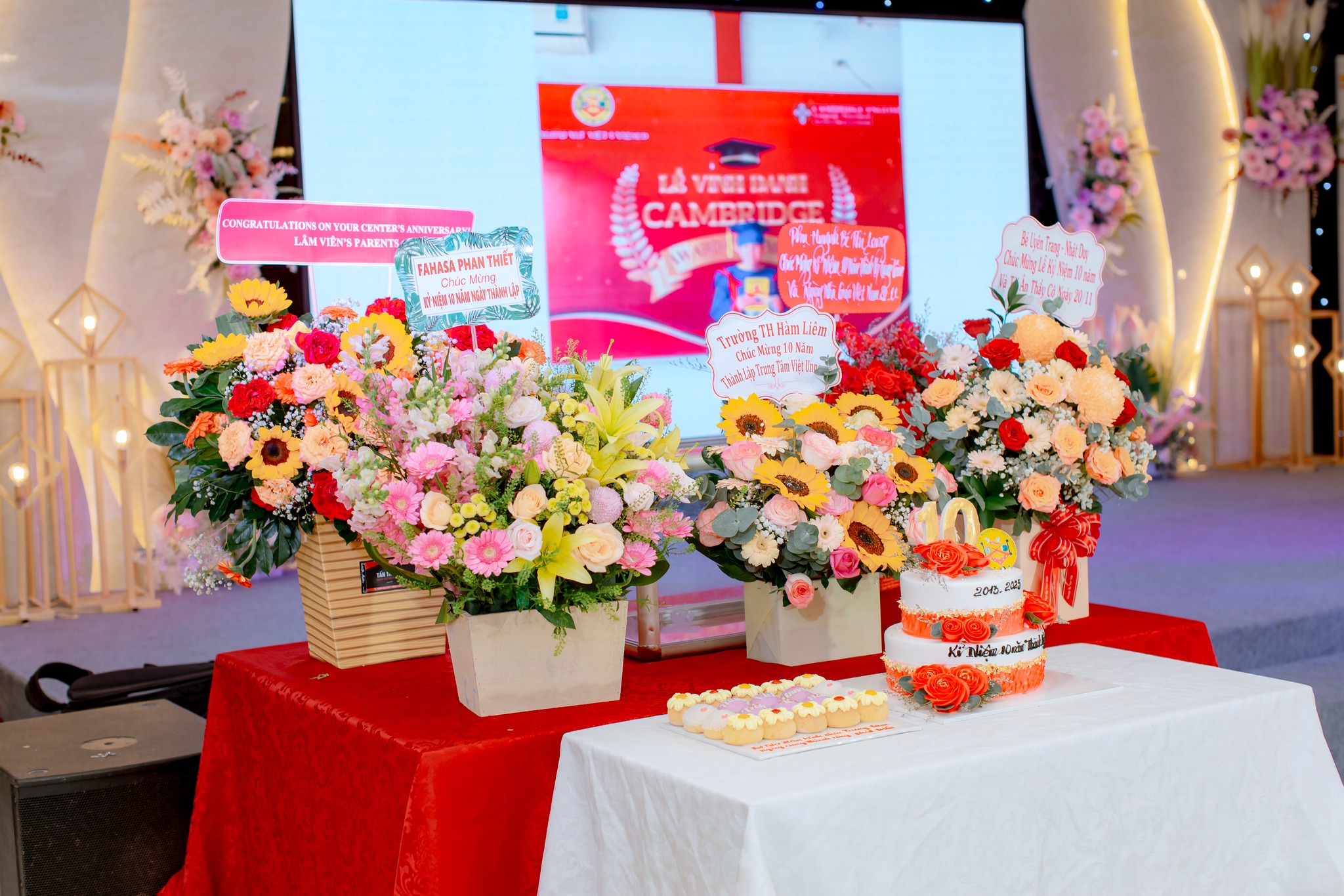 Trung tâm Ngoại ngữ Việt Unnesco Phan Thiết đã tổ chức buổi lễ kỷ niệm 10 năm thành lập và phát triển 2013 - 2023