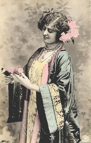 Edwardian Lady in Kimono #edwardian #fashion #kimono #1910s