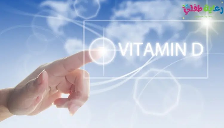 صورة لأشعة الشمس، التي هي أفضل مصدر لفيتامين د، وبها يد تشير إلى كلمة vitamin D.