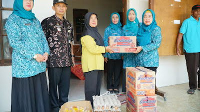 TP PKK Kabupaten Pati Peduli Banjir, Salurkan Bantuan di Desa Babalan