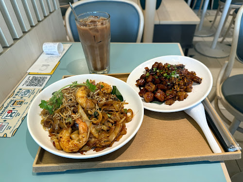Chatterbox Express Cityplaza [Hong Kong, CHINA] - Best Asian Malaysian Singaporean restaurant Taikoo city Pan-fried carrot cake (黑醬油炒蘿蔔糕) Char Kway Teow (星洲海鮮炒貴刁)
