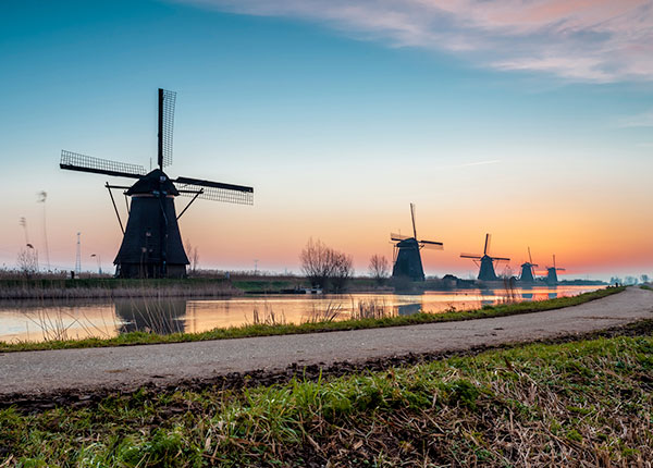 Panorama Indah Desa Kinderdijk  Belanda awiracr
