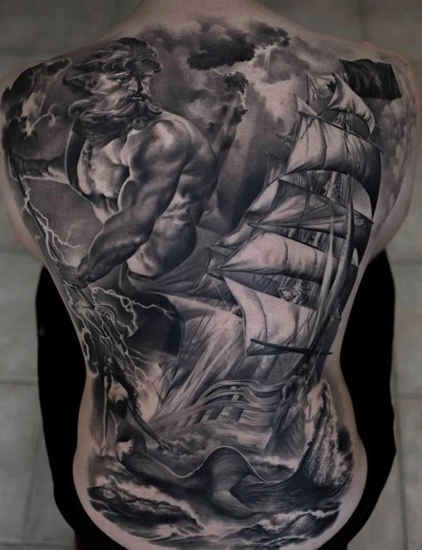 Espectacular tatuaje e blanco y negro