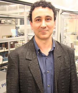 Dr. Abdulhakem Elezzabi and his research team have created a new field within nanotechnology: spinplasmonics.