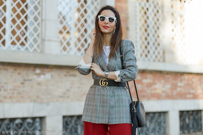  tendencias streetstyle Influencer blogger valencia con look urban chic comodo estiloso culottes chaqueta blazer y botines animal print AGL