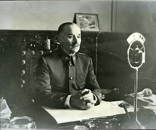 De Desconocido - FOTOGRAFÍA DEL GENERAL D. GONZALO QUEIPO DE LLANO Y SIERRA (Fecha de producción no identificada), Dominio público, https://commons.wikimedia.org/w/index.php?curid=77537788