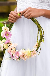  Floral Wreath  Photo by Chalo Garcia on Unsplash