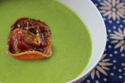 Easy pea soup with crispy pancetta