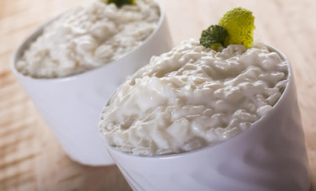 Arroz de coco com sorvete é opção de sobremesa saudável e refrescante para o verão