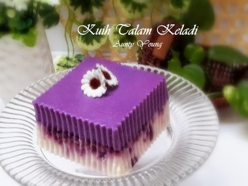 Aunty Young（安迪漾）: 香芋达兰糕 （Kuih Talam Keladi）