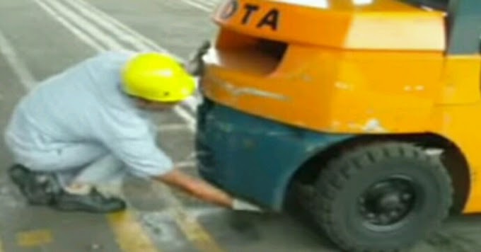 Daily maintenance of the forklift