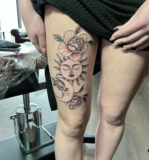 30 tatuagens de lua para mulheres que buscam transformação