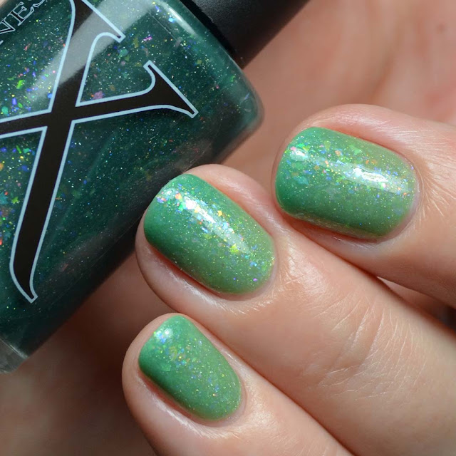 teal tri-thermal nail polish