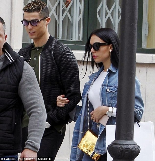 Gboah.com: Cristiano Ronaldo and His Wife, Georgina Spotted On The
