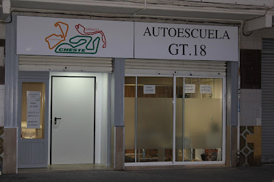 Contactar con Autoescuela GT.18