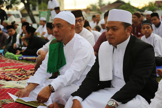 Plt Bupati dan Dandim Sholat Idul Adha di Lapangan Ika Bina