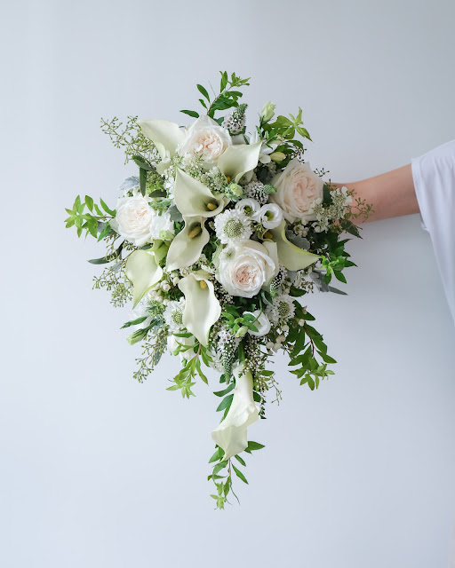 Misty Garden 嵐花園 氣質 綠白 散形 拖尾 花球 Cascade Bridal Bouquet