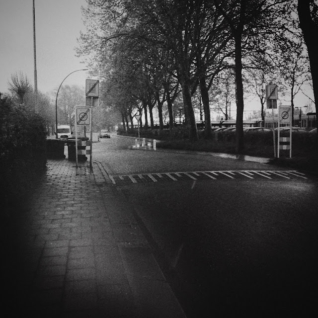 Rainy Days - natte straat tijdens regen, foto Robert van der Kroft