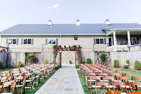 Fleetwood Farm Winery Wedding photographed by Heather Ryan Photography