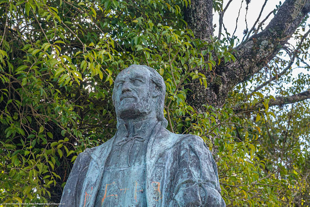 A estátua de Gabriel de Lara - detalhe do busto