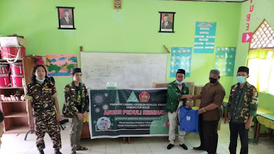 Ansor-Banser Wajo Distribusikan Alkes ke 12 Pondok Pesantren