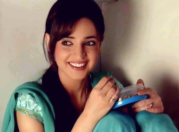 Sanaya Irani HD Wallpapers Free Download