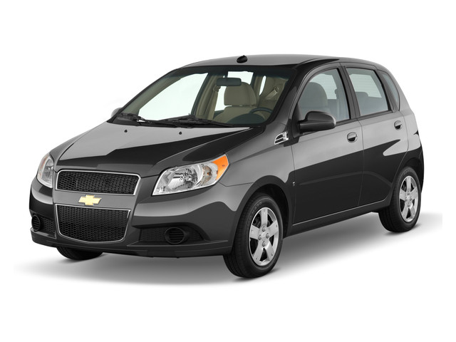 Nearly Chevrolet Aveo5 LS 2011 relieved in automobile market in India.