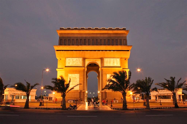 10 Destinasi Wisata Lokal yang Mirip di Luar Negeri Monumen Simpang Lima Gumul