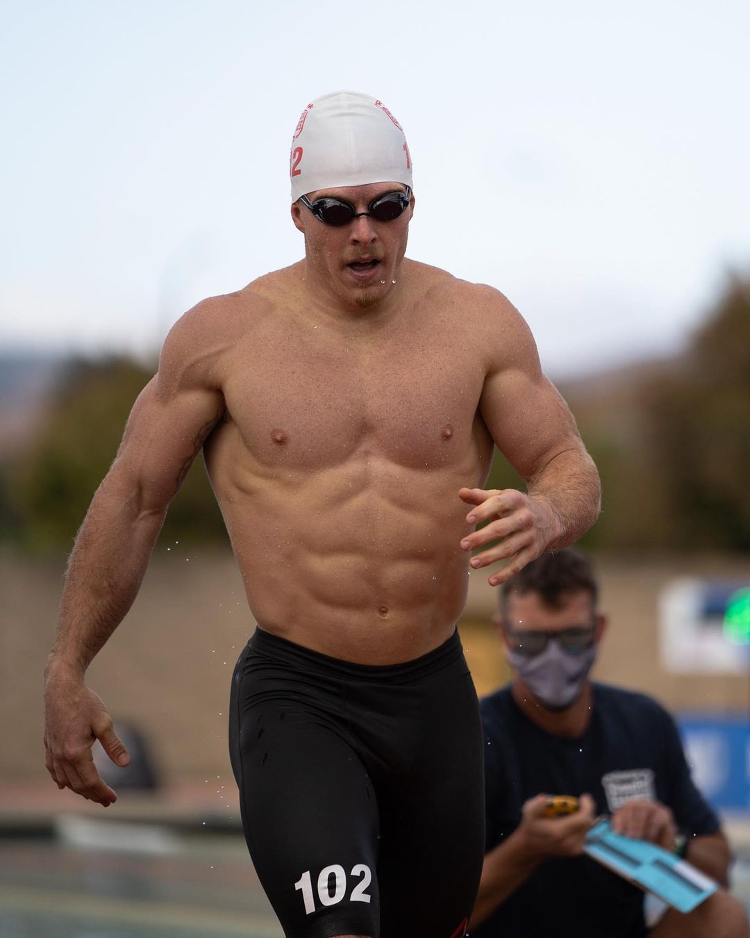 hot-shirtless-strong-guy-wet-body-noah-ohlsen-muscle-swimmer