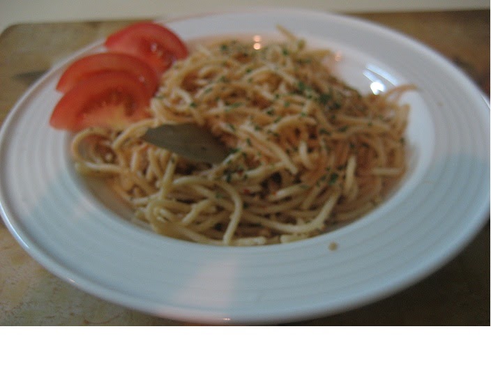 Alyna's Recipes And Stories: Tuna olio Aglio with spaghetti
