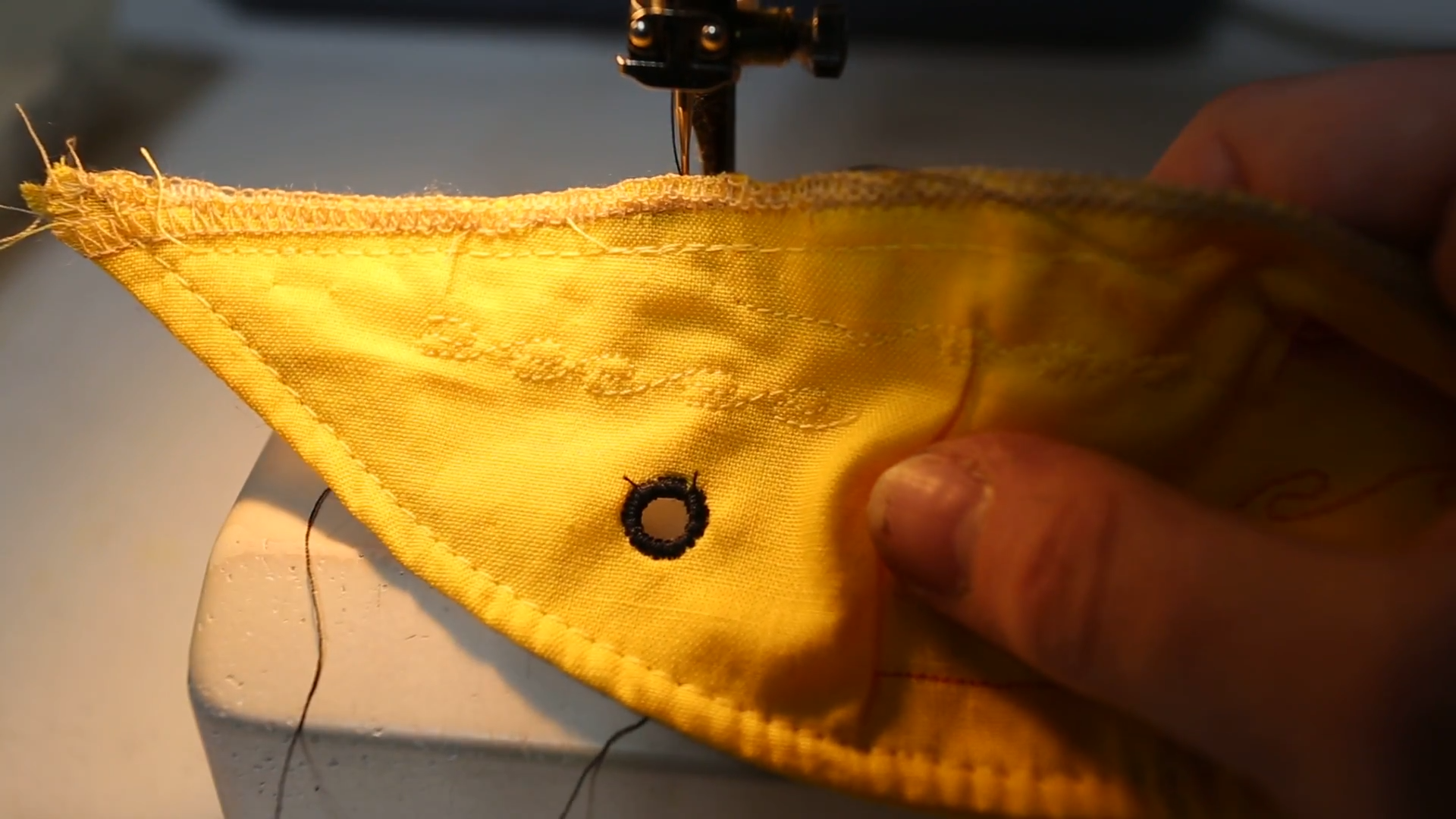 How to Make Eyelet With Sewing Machine