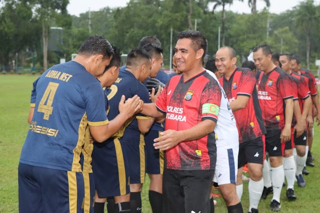 Jalin Silaturahmi, Polres Batu Bara Gelar Pertandingan Sepak Bola Dengan Polres Asahan 