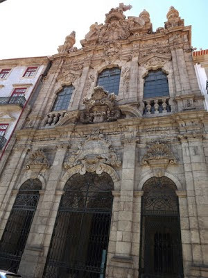 FAchada em barroco da Igreja da Misericórdia no Porto