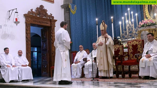 David Barreto es ordenado sacerdote en una emotiva ceremonia en Los Llanos de Aridane