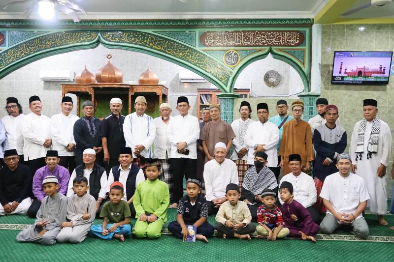 Gubernur Ansar Berkunjung ke Masjid Al-Ikhlas Tanjungpinang, Tempat Dirinya Belajar Ngaji di Masa Kecil