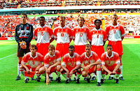 SELECCIÓN DE HOLANDA - Temporada 1995-96 - Van der Sar, Bogarde, Bergkamp, Jordi Cruyff, Seedorf y Hoekstra; Blind, Witschge, Winter, Ronald De Boer y Reiziger - HOLANDA 2 (Jordi Cruyff y Bergkamp) SUIZA 0 - 13/06/1996 - Eurocopa de Naciones de Inglaterra 1996, fase de grupos - Birmingham, Inglaterra, Villa Park